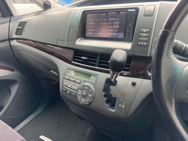 ☆納車までに車両美装など専任スタッフが作業いたします☆ 内装はスチーム洗浄をはじめ、できるだけ気分よくお乗りいただけるよう美装いたします!外装は機械で磨きをかけて、ワックスコーティングをかけています。