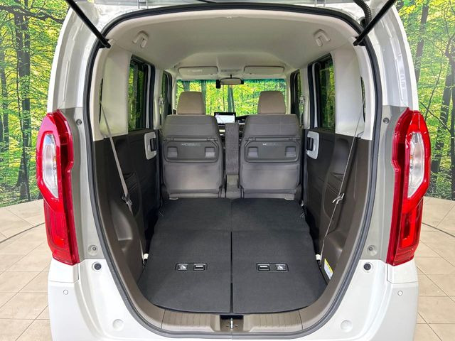 ���i�̂���������ʋ΁A���}���ɏ\���ȉ׎��X�y�[�X���m�ۂ��Ă���܂��B�Z�J���h�V�[�g��|���ƁA�傫�ȉו��̐ύڂ��\�ł���