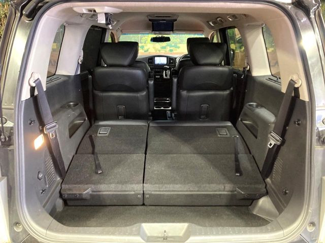 ���i�̂���������ʋ΁A���}���ɏ\���ȉ׎��X�y�[�X���m�ۂ��Ă���܂��B�Z�J���h�V�[�g��|���ƁA�傫�ȉו��̐ύڂ��\�ł���