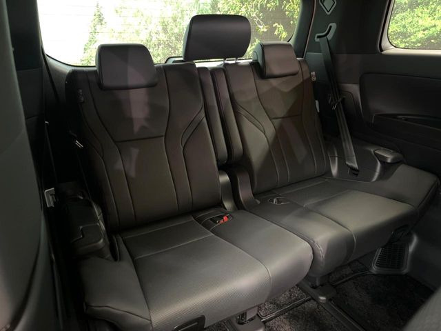 3列目シートはもちろん状態良好☆大人でもゆったりと座って頂けますので、大人数でのお出かけもラクラクです♪ご家族で、気の知れた仲間で、ドライブに行くのが楽しみですね♪