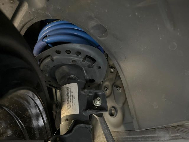 �y�_�E���T�X�z���[�_�E���ς݂̂��ԂŁA�X�^�C���b�V���Ȍ����ڂƂȂ��Ă���܂��B�ԗ��̏d�S�������鎖�ŁA���s���̈��萫�����サ�܂���