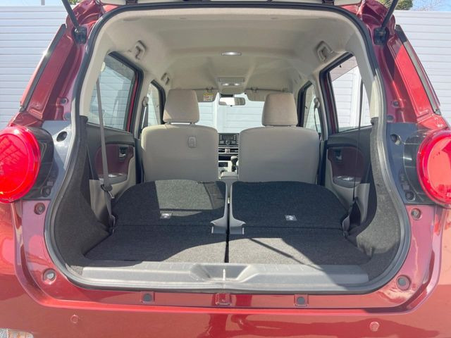 普段のお買い物や通勤、送迎等に十分な荷室スペースを確保しております。セカンドシートを倒すと、大きな荷物の積載も可能です♪
