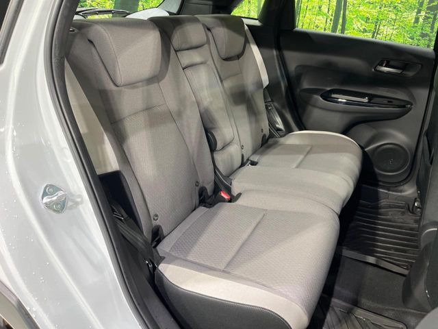 後部座席も気になるようなキズ・汚れやへたり等、大きなダメージはなく、良好な状態です。
