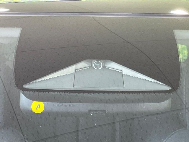 �y�z���_�Z���V���O�z���s���ɑO���̎ԗ�����F�����A�Փ˂������Ȏ��͌x��ƃu���[�L�ŏՓˉ���Ɣ�Q�y�����A�V�X�g�B�����S�Ƀh���C�u�����y���݂��������܂��B