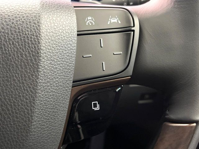 【レーダークルーズコントロール】高速道路での長距離走行が楽に!!自動で速度を保つクルーズコントロールが、衝突軽減システムと連携し、前方の車両を感知して車間を保つように速度調節してくれます!!