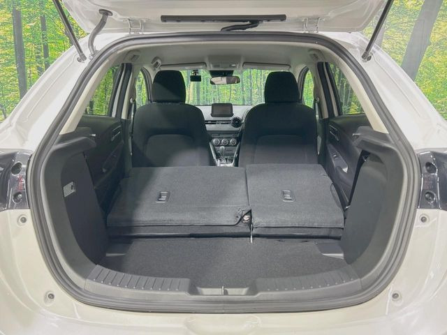 ���i�̂���������ʋ΁A���}���ɏ\���ȉ׎��X�y�[�X���m�ۂ��Ă���܂��B�Z�J���h�V�[�g��|���ƁA�傫�ȉו��̐ύڂ��\�ł���