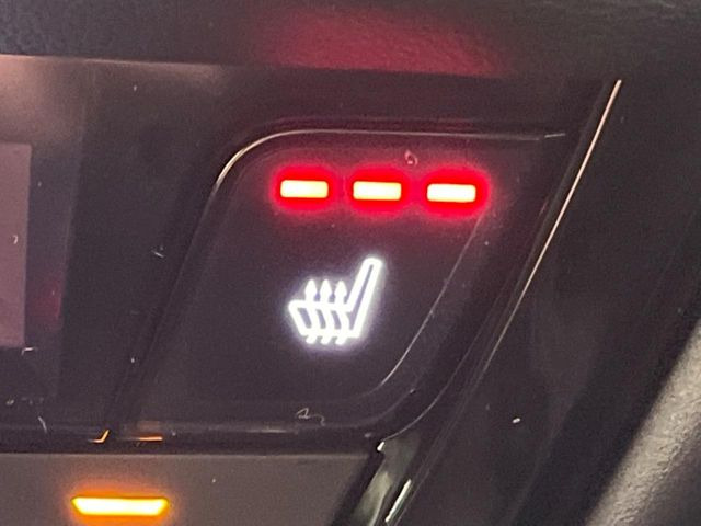 【シートヒーター】寒い日に重宝するシートヒーター!エアコンより早く温まってくれるので寒がりの人も安心ですね♪エアコンの温風は乾燥するから苦手、という方にもをおすすめです。