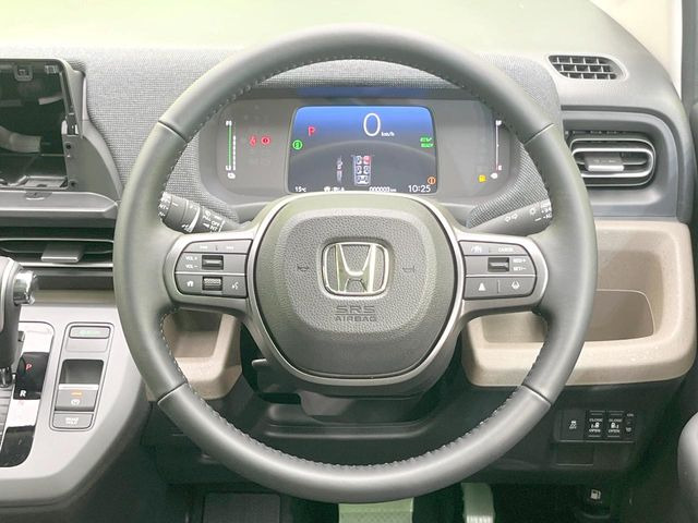 �y�����v�����X�e�A�����O�z�㎿�Ȋv���g�p���邱�ƂŁA��ɂ����������݂ƂĂ��^�]���₷���n���h���ł���