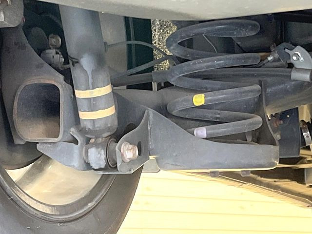 ��D�]�𒸂��Ă���܂��{�f�B�̒e�X�v���b�V���R�[�g���D�]��t���B�ʏ�̃K���X�R�[�g�ƈقȂ�A�ϋv�N��6�N�̖��@���K���X�R�[�e�B���O���A�{�f�B���L���C�ȏ�Ԃɕۂ��Ă���܂��B