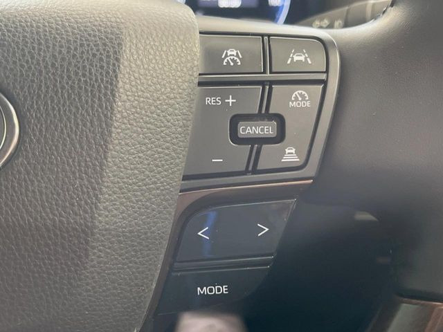 【レーダークルーズコントロール】高速道路での長距離走行が楽に!!自動で速度を保つクルーズコントロールが、衝突軽減システムと連携し、前方の車両を感知して車間を保つように速度調節してくれます!!