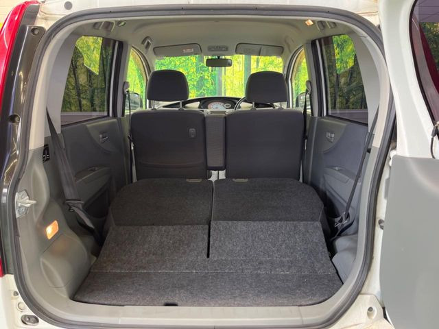 ���i�̂���������ʋ΁A���}���ɏ\���ȉ׎��X�y�[�X���m�ۂ��Ă���܂��B�Z�J���h�V�[�g��|���ƁA�傫�ȉו��̐ύڂ��\�ł���