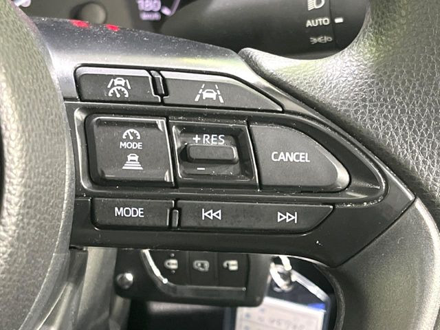 【レーダークルーズコントロール】高速道路での長距離走行が楽に!!自動で速度を保つクルーズコントロールが、衝突軽減システムと連携し、前方の車両を感知して車間を保つように速度調節してくれます!!