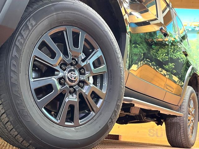 �y����18�C���`�A���~�z�C�[���z�O�ςɃ}�b�`���������A���~�z�C�[���𑕒����Ă���܂��B�e��ЊO�A���~�z�C�[����A�X�^�b�h���X�^�C�����戵�����Ă���܂��B���񂲑��k����������