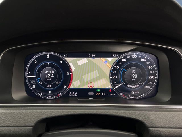 ���A�N�e�B�u�C���t�H�f�B�X�v���C:�S�̂��t���p�l���ƂȂ��Ă����i�I�ȃ��[�^�[�p�l���B�ʏ�̃X�s�[�h���[�^�[�Ƃ��Ă̋@�\�͂������A�i�r�E�I�[�f�B�I�@�\�̊m�F�E������ł��܂��B