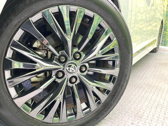 【純正アルミ19インチホイール】外観にマッチした純正アルミホイールを装着しております。各種社外アルミホイールや、スタッドレスタイヤも取扱いしております。是非ご相談ください♪