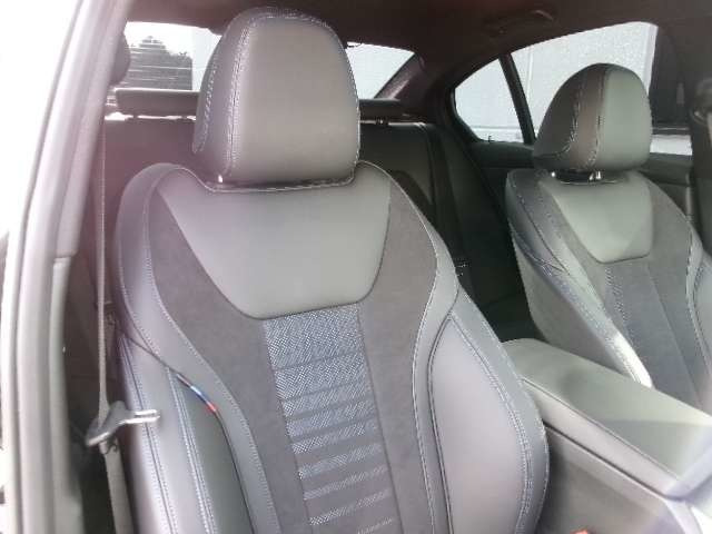 3シリーズセダン320i Mスポーツ