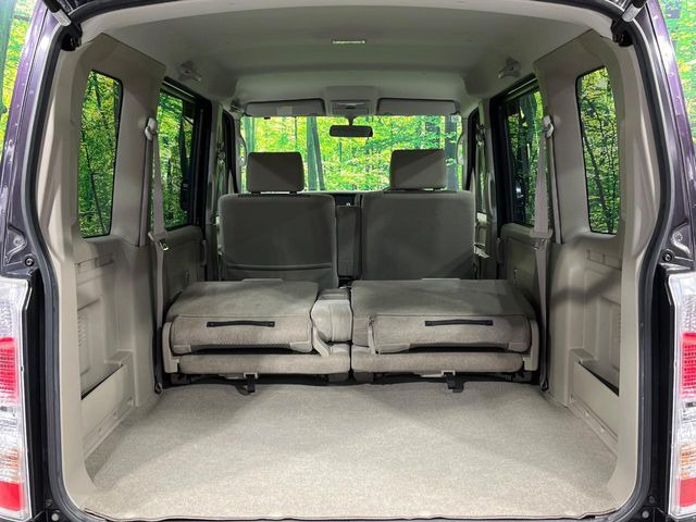 ���i�̂���������ʋ΁A���}���ɏ\���ȉ׎��X�y�[�X���m�ۂ��Ă���܂��B�Z�J���h�V�[�g��|���ƁA�傫�ȉו��̐ύڂ��\�ł���