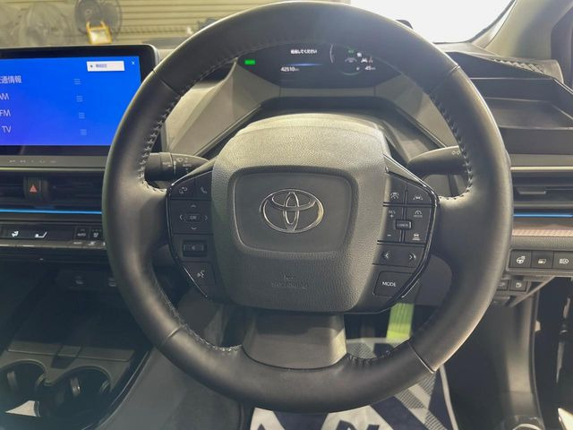 �y�����v�����X�e�A�����O�z�㎿�Ȋv���g�p���邱�ƂŁA��ɂ����������݂ƂĂ��^�]���₷���n���h���ł���