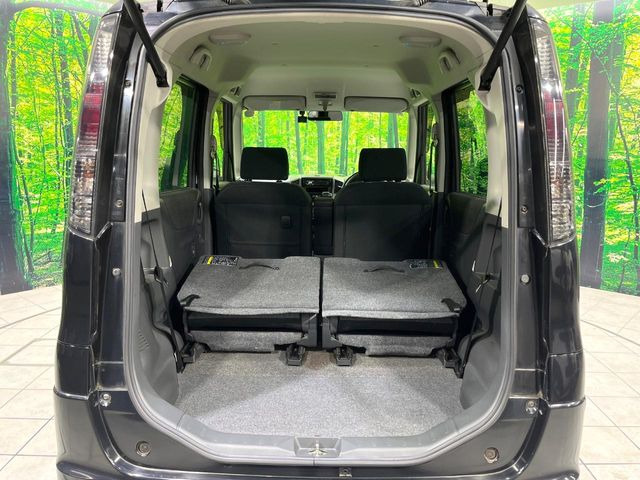 ���i�̂���������ʋ΁A���}���ɏ\���ȉ׎��X�y�[�X���m�ۂ��Ă���܂��B�Z�J���h�V�[�g��|���ƁA�傫�ȉו��̐ύڂ��\�ł���