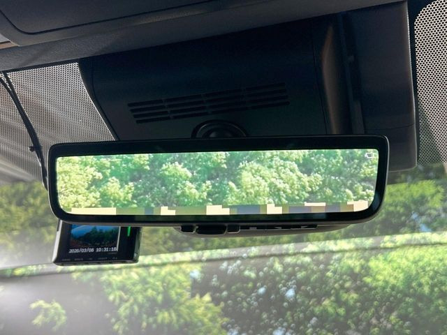 【デジタルインナーミラー】後席の大きな荷物や同乗者で後方が確認しづらい時でも安心!カメラが撮影した車両後方の映像をルームミラー内に表示。クリアな視界で状況の確認が可能です!