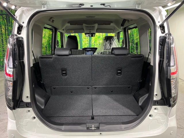 ���i�̂���������ʋ΁A���}���ɏ\���ȉ׎��X�y�[�X���m�ۂ��Ă���܂��B�Z�J���h�V�[�g��|���ƁA�傫�ȉו��̐ύڂ��\�ł���