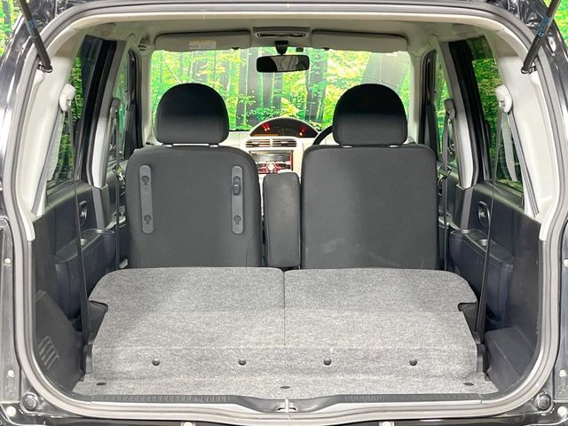 ���i�̂���������ʋ΁A���}���ɏ\���ȉ׎��X�y�[�X���m�ۂ��Ă���܂��B�Z�J���h�V�[�g��|���ƁA�傫�ȉו��̐ύڂ��\�ł���