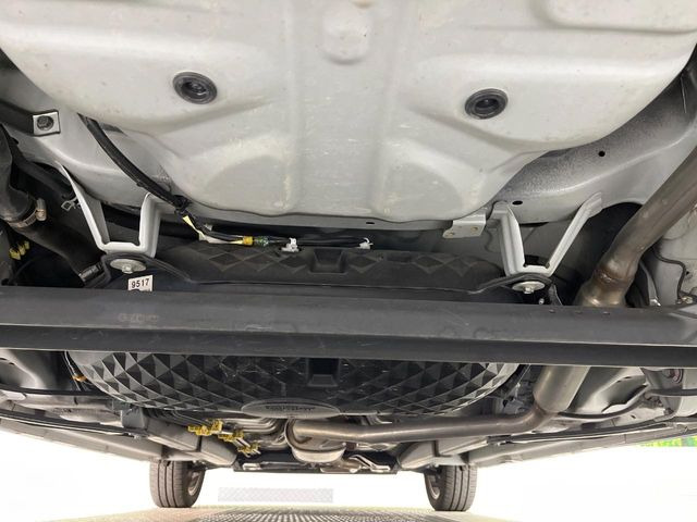 ��D�]�𒸂��Ă���܂��{�f�B�̒e�X�v���b�V���R�[�g���D�]��t���B�ʏ�̃K���X�R�[�g�ƈقȂ�A�ϋv�N��6�N�̖��@���K���X�R�[�e�B���O���A�{�f�B���L���C�ȏ�Ԃɕۂ��Ă���܂��B