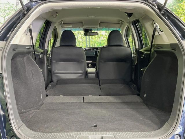 ���i�̂���������ʋ΁A���}���ɏ\���ȉ׎��X�y�[�X���m�ۂ��Ă���܂��B�Z�J���h�V�[�g��|���ƁA�傫�ȉו��̐ύڂ��\�ł���