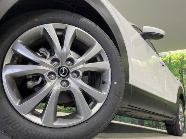 �y����18�C���`�A���~�z�C�[���z�O�ςɃ}�b�`���������A���~�z�C�[���𑕒����Ă���܂��B�e��ЊO�A���~�z�C�[����A�X�^�b�h���X�^�C�����戵�����Ă���܂��B���񂲑��k����������