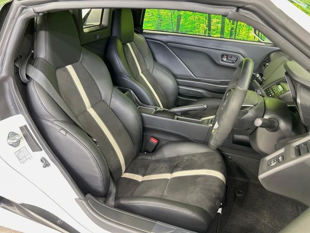 �y�n�[�t���U�[�V�[�g�z�������ƍ���S�n�𗼗������l�C�̃V�[�g���w�ʁE���ʂ̃t�@�u���b�N�f�ނ́A�ʋC���̗ǂ��⊊��ɂ����ɗD��Ă��܂��B�C���╞���ɍ��E���ꂸ���K�ɂ���肢�������܂��B