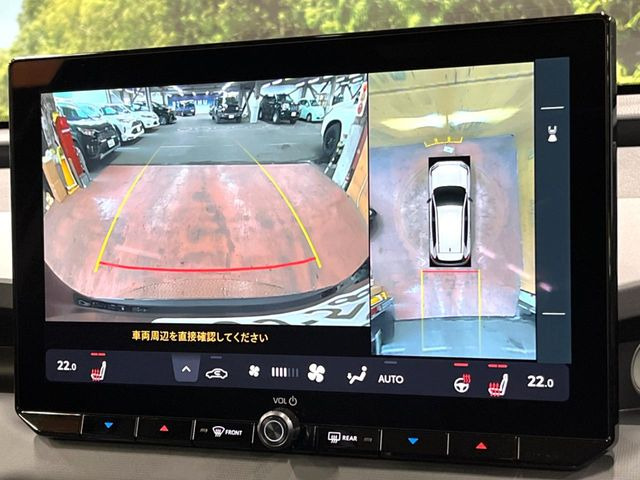 【パノラミックビューモニター】専用のカメラにより、上から見下ろしたような視点で360度クルマの周囲を確認することができます☆死角部分も確認しやすく、狭い場所での切り返しや駐車もスムーズに行えます。