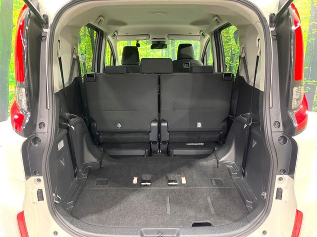 普段のお買い物や通勤、送迎等に十分な荷室スペースを確保しております。セカンドシートを倒すと、大きな荷物の積載も可能です♪