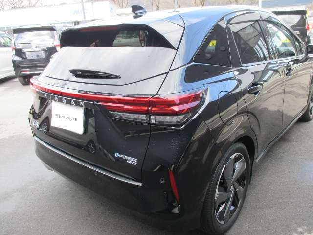 ノートオーラ1.2 G FOUR レザーエディション 4WD