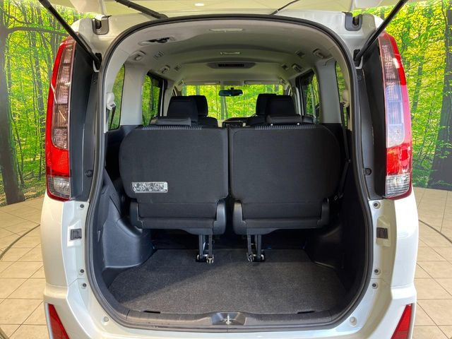 ���i�̂���������ʋ΁A���}���ɏ\���ȉ׎��X�y�[�X���m�ۂ��Ă���܂��B�Z�J���h�V�[�g��|���ƁA�傫�ȉו��̐ύڂ��\�ł���