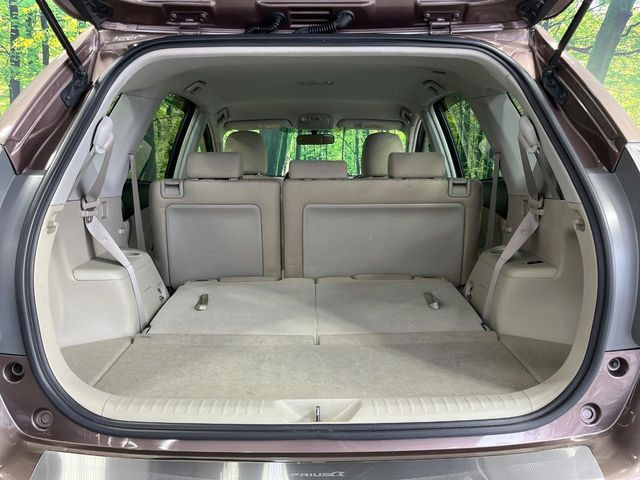 後席を格納すると、これだけの広さが!シーンに合わせたシートアレンジで、大きな荷物も積むことが出来ます♪