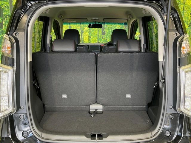 ���i�̂���������ʋ΁A���}���ɏ\���ȉ׎��X�y�[�X���m�ۂ��Ă���܂��B�Z�J���h�V�[�g��|���ƁA�傫�ȉו��̐ύڂ��\�ł���