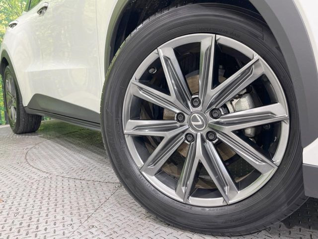 �y����18�C���`�A���~�z�C�[���z�O�ςɃ}�b�`���������A���~�z�C�[���𑕒����Ă���܂��B�e��ЊO�A���~�z�C�[����A�X�^�b�h���X�^�C�����戵�����Ă���܂��B���񂲑��k����������