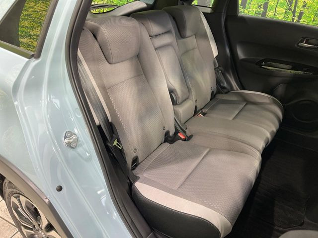 後部座席も気になるようなキズ・汚れやへたり等、大きなダメージはなく、良好な状態です。
