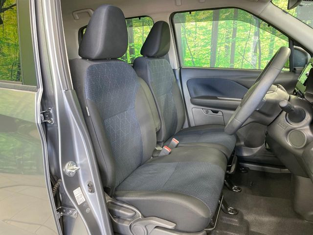 運転席シート廻りは使用感も少なく、良好な状態となっています。丁寧に使われていたことがよくわかりますね。