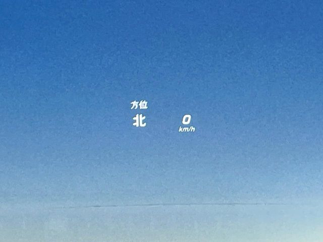 ���w�b�h�A�b�v�f�B�X�v���C:���݂̑��x�⑖�s�����f�W�^���\���ŉ^�]�ȑO���̃K���X�ɓ��e!�^�]���A���������炳���K�v�ȏ����m�F�ł���̂łƂ��Ă��֗��ň��S!