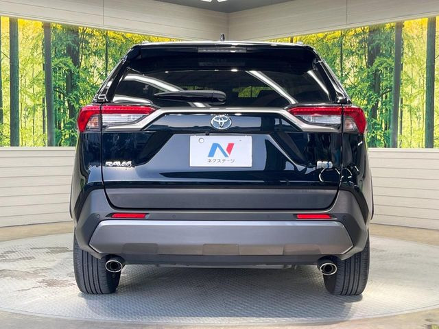 安心の最長10年・走行無制限保証(有償)をご用意。保証内容も充実はもちろん、無料点検&オイル交換や、年中無休の全国・24時間ロードサービスも付帯されておりますのでご安心下さい。