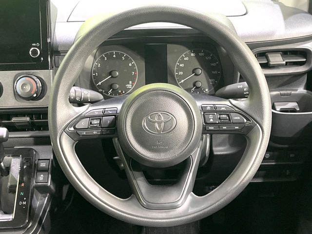 インテリアに合わせたデザインのステアリングは、運転される方のことも考え、運転しやすい形状、大きさです。是非一度、実際に触ってお確かめください。