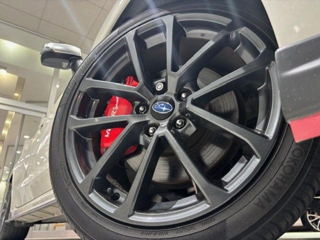 �y����18�C���`�A���~�z�C�[���z�O�ςɃ}�b�`���������A���~�z�C�[���𑕒����Ă���܂��B�e��ЊO�A���~�z�C�[����A�X�^�b�h���X�^�C�����戵�����Ă���܂��B���񂲑��k����������