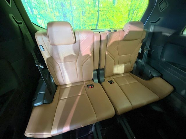 3列目シートはもちろん状態良好☆大人でもゆったりと座って頂けますので、大人数でのお出かけもラクラクです♪ご家族で、気の知れた仲間で、ドライブに行くのが楽しみですね♪