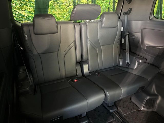 3列目シートはもちろん状態良好☆大人でもゆったりと座って頂けますので、大人数でのお出かけもラクラクです♪ご家族で、気の知れた仲間で、ドライブに行くのが楽しみですね♪