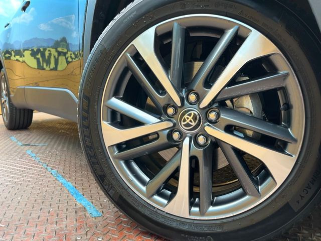 �y����18�C���`�A���~�z�C�[���z�O�ςɃ}�b�`���������A���~�z�C�[���𑕒����Ă���܂��B�e��ЊO�A���~�z�C�[����A�X�^�b�h���X�^�C�����戵�����Ă���܂��B���񂲑��k����������