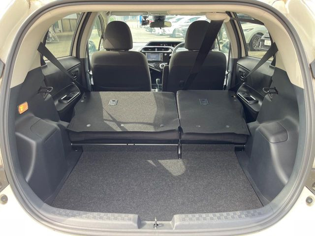 ���i�̂���������ʋ΁A���}���ɏ\���ȉ׎��X�y�[�X���m�ۂ��Ă���܂��B�Z�J���h�V�[�g��|���ƁA�傫�ȉו��̐ύڂ��\�ł���