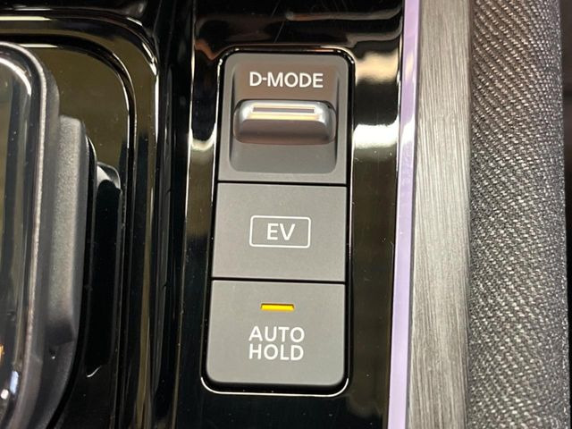 �y�I�[�g�u���[�L�z�[���h�z�M���҂���a�؂Œ�Ԏ��Ƀu���[�L���瑫�𗣂��Ă��A��~��Ԃ�ێ����Ă���܂��B�O�i����Ƃ��̓A�N�Z���𓥂߂Ύ����ŉ��������̂ň��S��X���^�]���y�ɂȂ�܂���