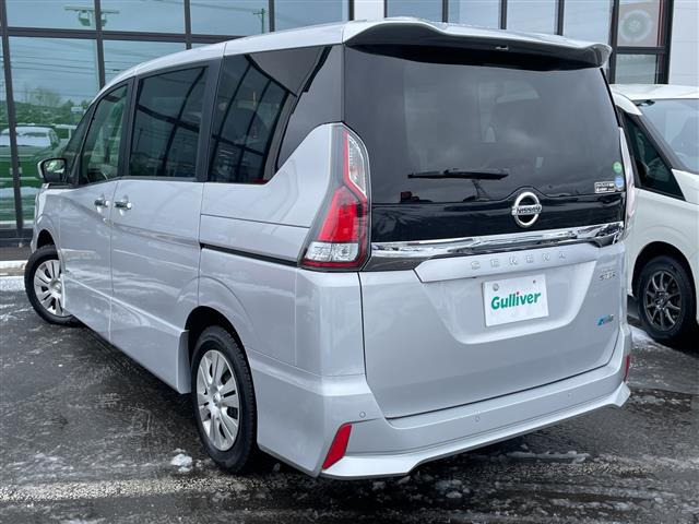 セレナ2.0 ハイウェイスター Vセレクション 4WD