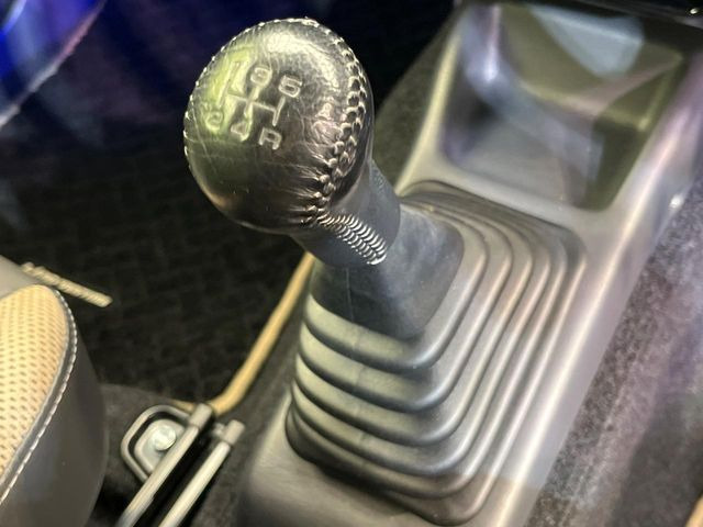 【フロア5速MT】走りの5速MT!!スポーティーな走行をお楽しみいただけます♪